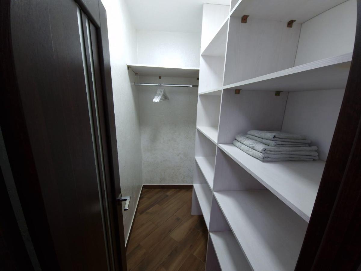 Cozy Apartment On Belvedere イヴァーノ＝フランキーウシク エクステリア 写真